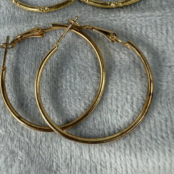 Gold-Toned Pierced Hoop Earrings 2 Pairs Bamboo & Plain Design Lightweight - Picture 4 of 12